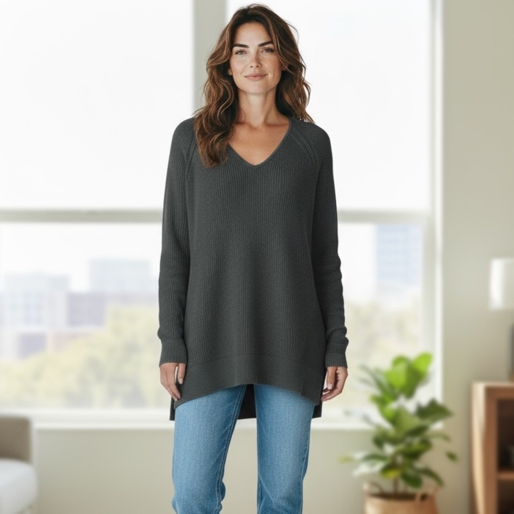 Athleta Hanover V-Neck Sweater Merino wool Blend oversized knit Sz M